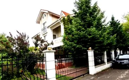 házra