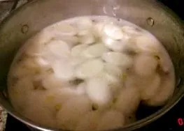 січень