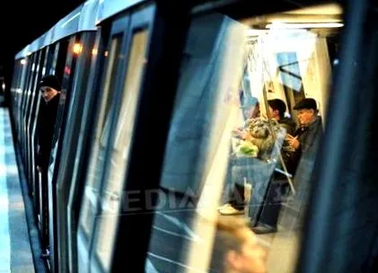 metróállomásokon parkban