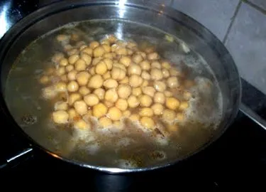 csicseriborsóval