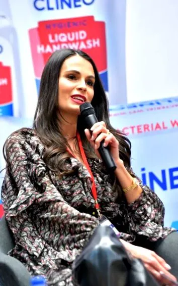 дискусија помеѓу