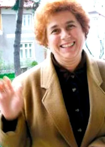 nézett