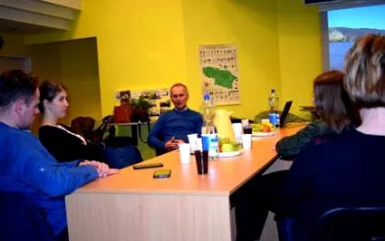 discuții