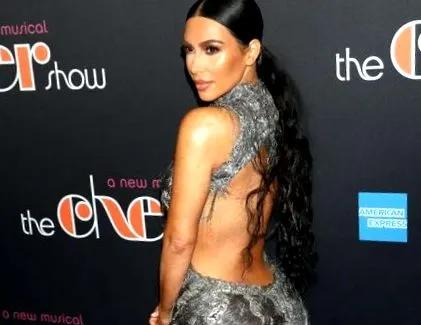 arată luni kardashian