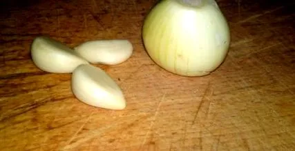 помідорами