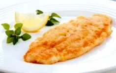 într-o tigaie