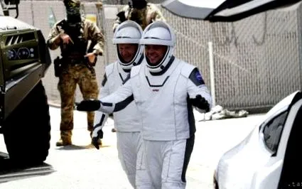 astronauții