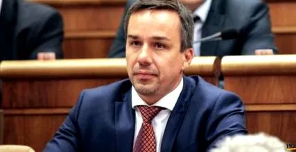търсим