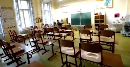închise