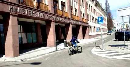 székhellyel székhellyel