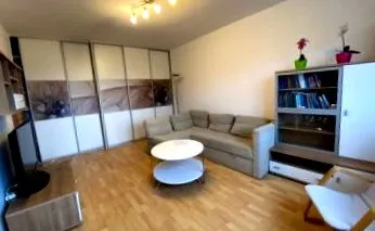 oferă apartamente