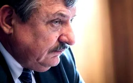 képviselőt megfosztotta