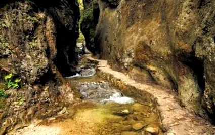 găuri găuri