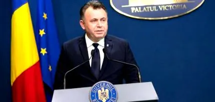 tanulmányozza