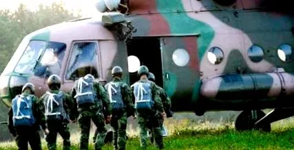 войници