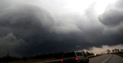 tornadă