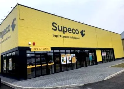 szupermarketet nyit