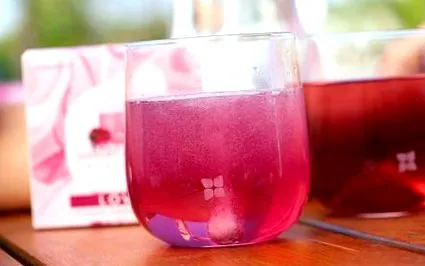 prezintă