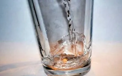 вода