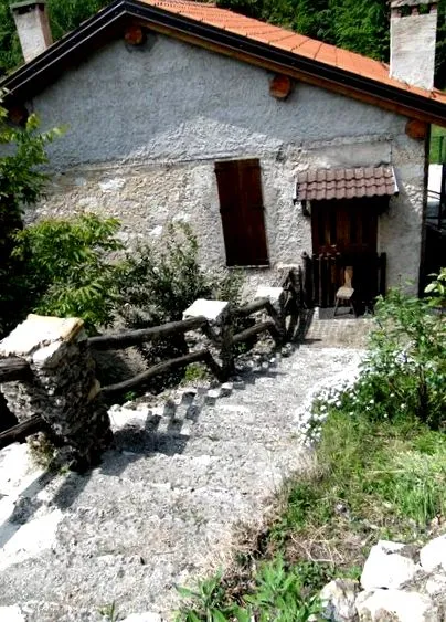 într-un casa