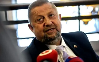 dezbrace refuză