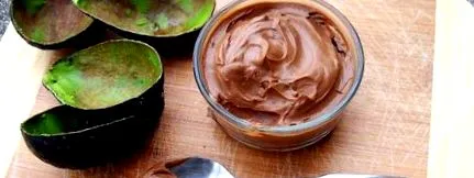 Mousse ciocolată-avocado