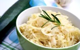 întrebări