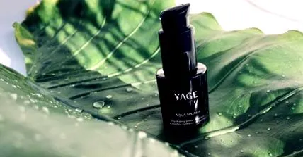 върху кожата yage
