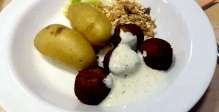 како