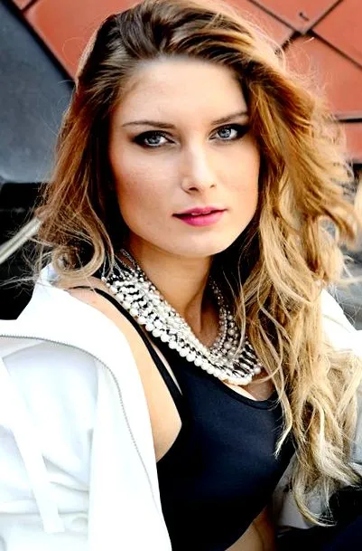 doisprezece adela
