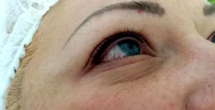 sprâncene microblading