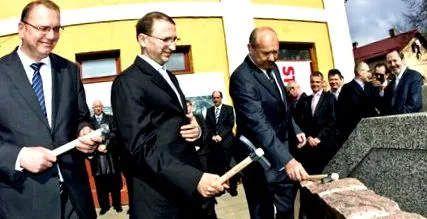 așteptăm așteptăm