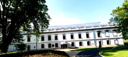 reporniți