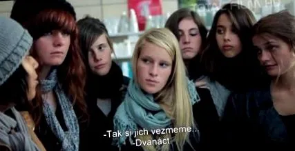 același timp