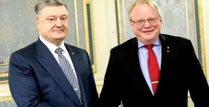 признава