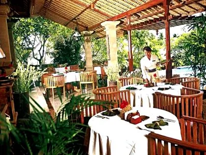 satur Bali este