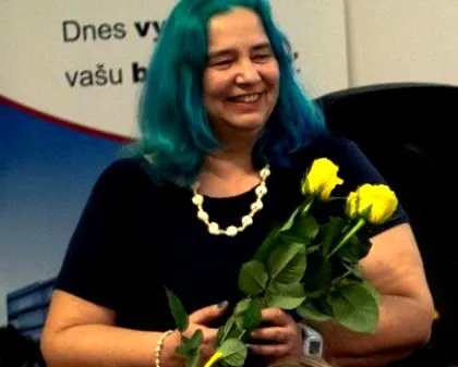 același timp