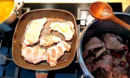 ковбасою огірком