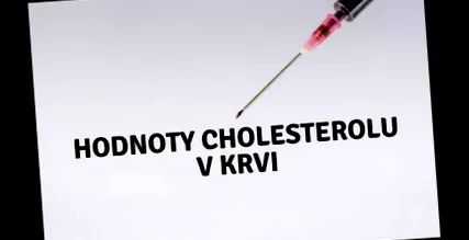 urmăriți