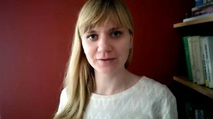befolyásolja amelyben
