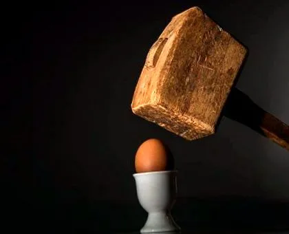 защо