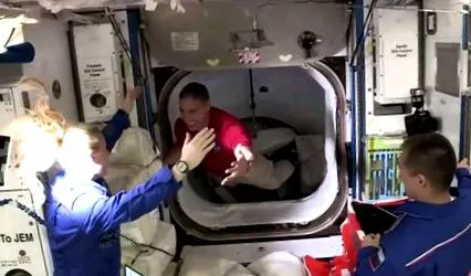 celebrates astronauții