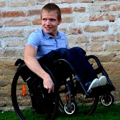 разкъсва