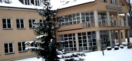 къща
