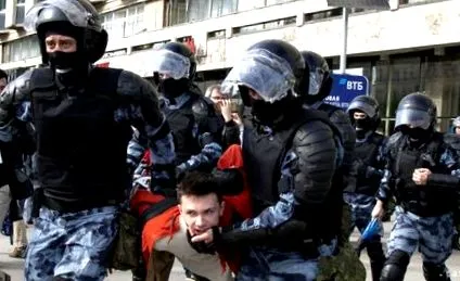 solicită