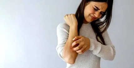 може