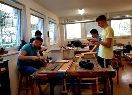 școala
