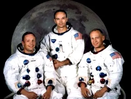 lună