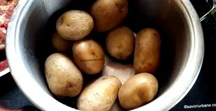 вареними ребрами