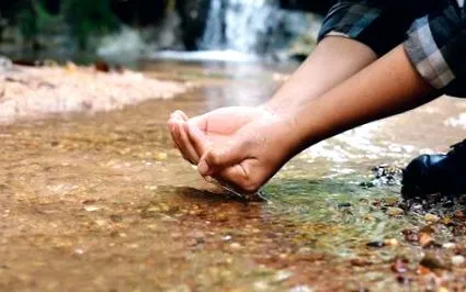 вода